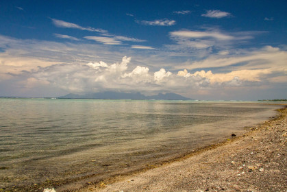 Tahiti - Moorea vue depuis la plage au Pk 19